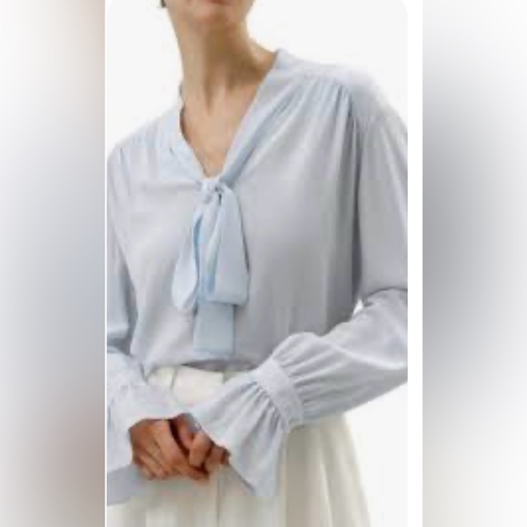 Lilysilk Tops - Elegant Light Blue Lilysilk Women's Top. Size XS